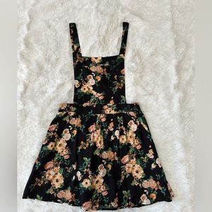 New without tag FOREVER 21 Overall skirt Orange and Black Floral Size M